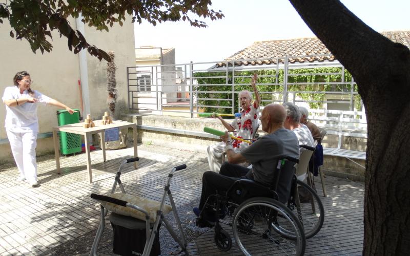 Yincana refrescante para los residentes y usuarios de centro de día y hospital de día del Centre Geriàtric Maria Gay de Girona